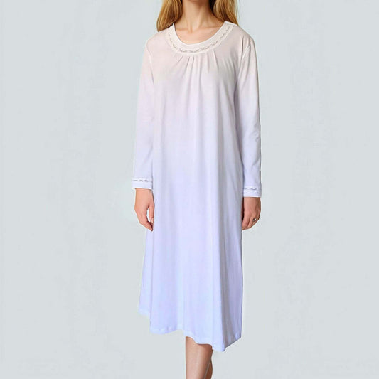 Australia sleepwear nighties. Woman nighties in white ogranic cotton with lace trim, long sleeve and round neck. 